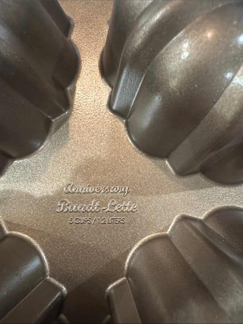 Nordic Ware Silver 6-Cavity Anniversary Bundtlette Pan 5 Cups
